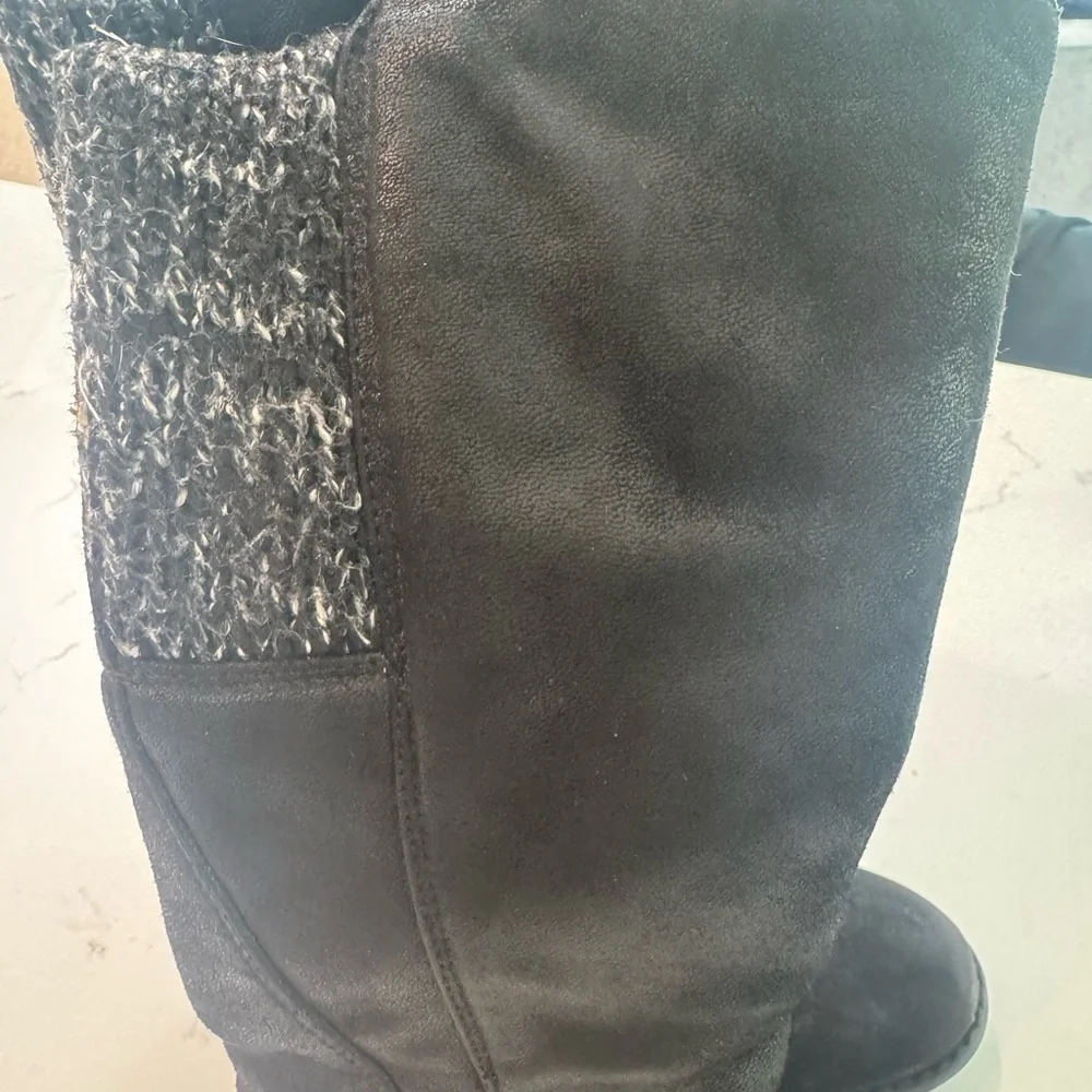 Baretraps boots. Little girls size 12. Tall black boots with full zipper.